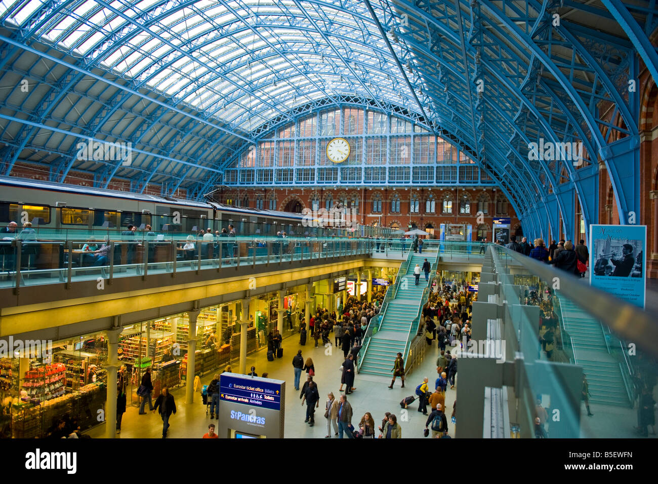 London , St Pancras Railway Train Station , panoramic view of Stock Photo, Royalty Free Image