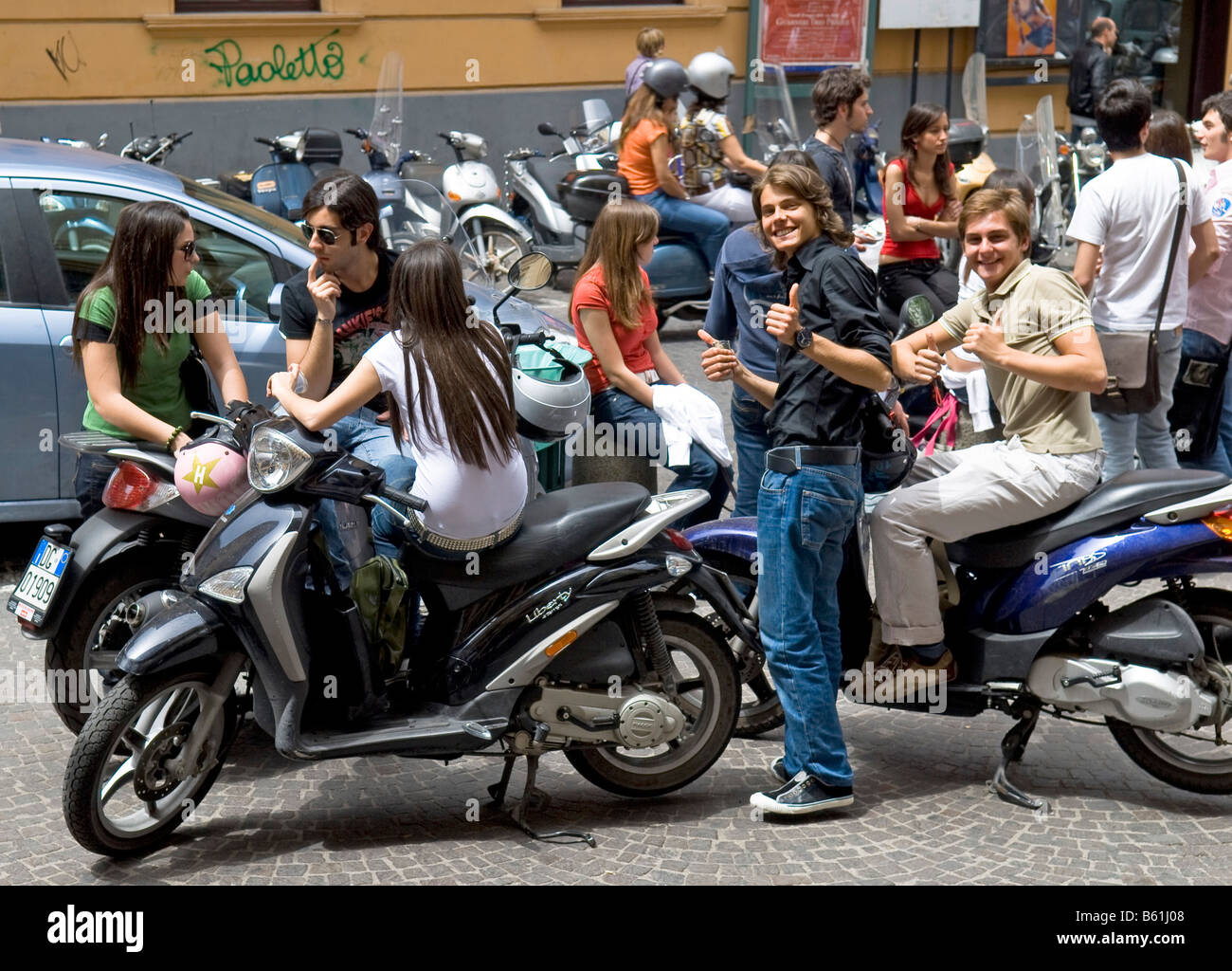 young-people-on-the-mopeds-and-scooters-naples-campania-italy-europe-B61J08.jpg