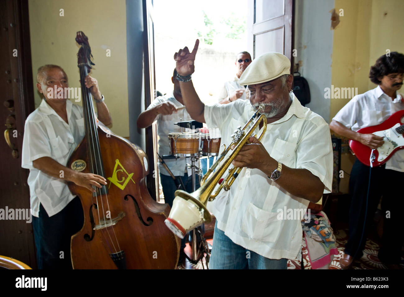 Cuban jazz musicians playing in a restaurant, Plaza Mayor