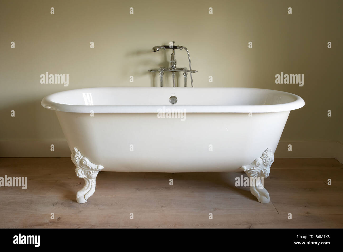 Free standing kohler victorian style bath bathtub chrome taps ornate Stock Photo, Royalty Free 