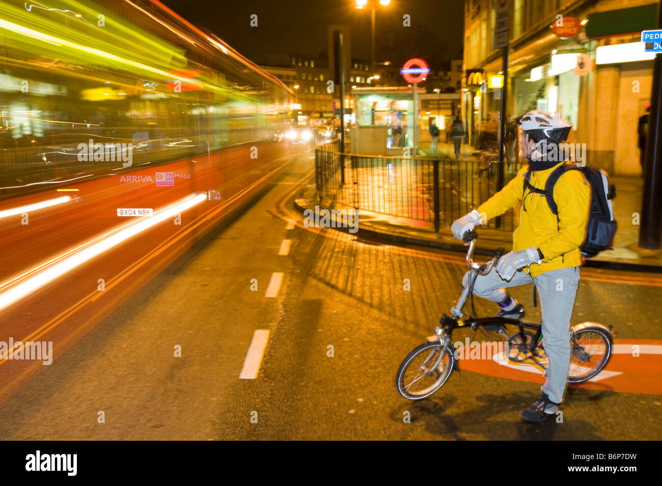 A-London-Bus-and-cyclist-at-night-outsid