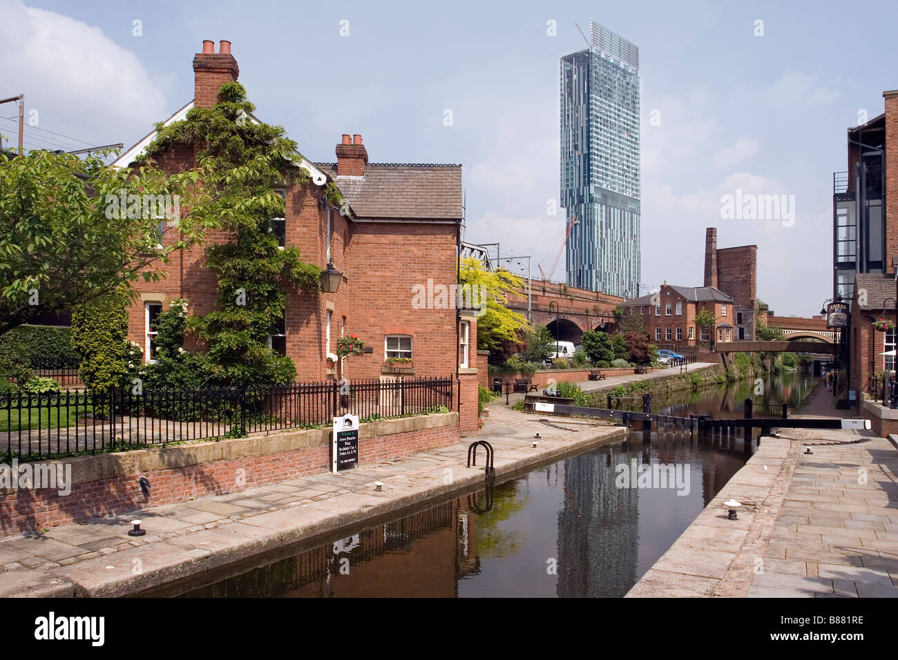 Rochdale Canal, Lock 92, Manchester, with Beetham Tower Stock Photo