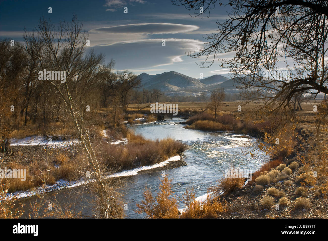 winter-view-of-the-truckee-river-from-wadsworth-nevada-with-lenticular-B899TT.jpg