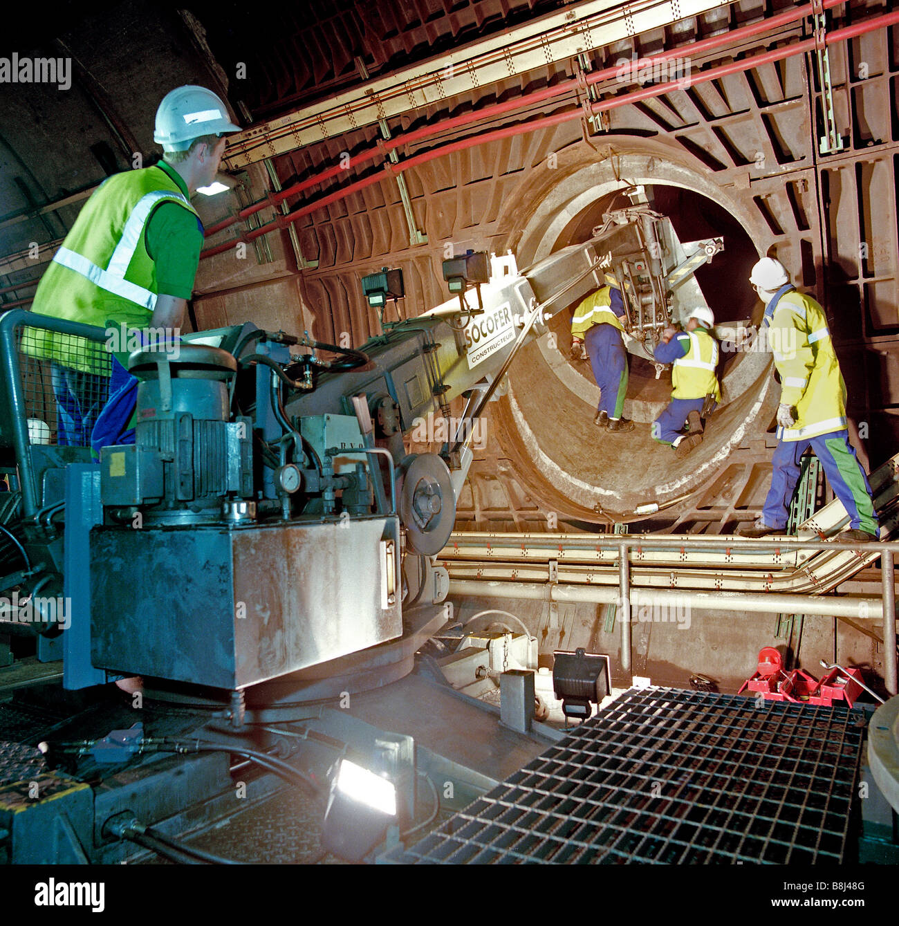 Engineers install piston relief duct in Channel Tunnel rail tunnel