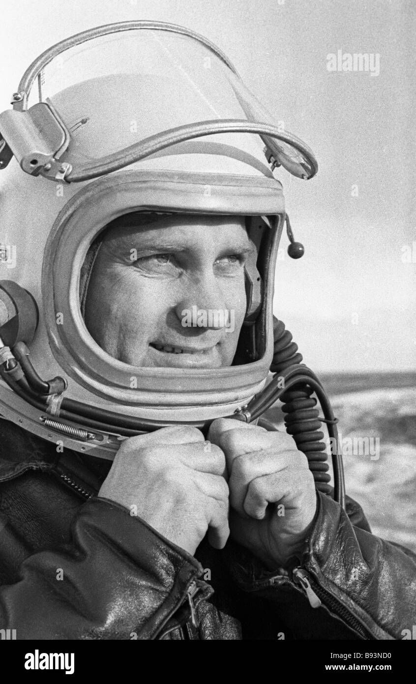 Save preview image - world-record-holder-test-pilot-of-the-u-s-s-r-alexander-fedotov-B93ND0