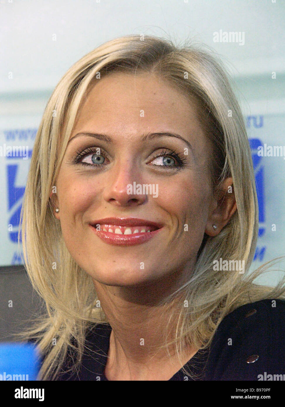 http://c8.alamy.com/comp/B970PF/pop-singer-yulia-nachalova-B970PF.jpg