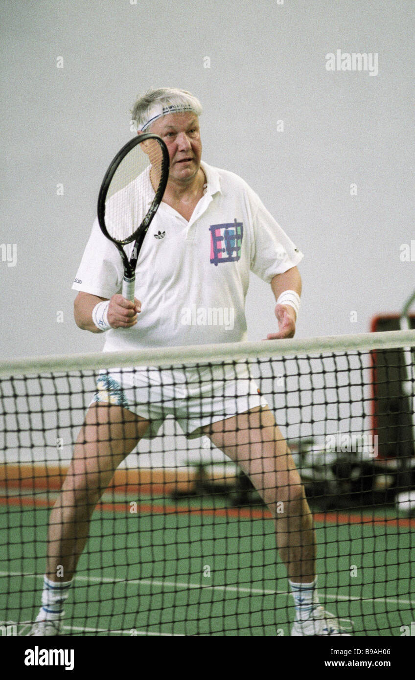 http://c8.alamy.com/comp/B9AH06/russian-president-boris-yeltsin-at-the-kremlin-cup-tennis-tournament-B9AH06.jpg