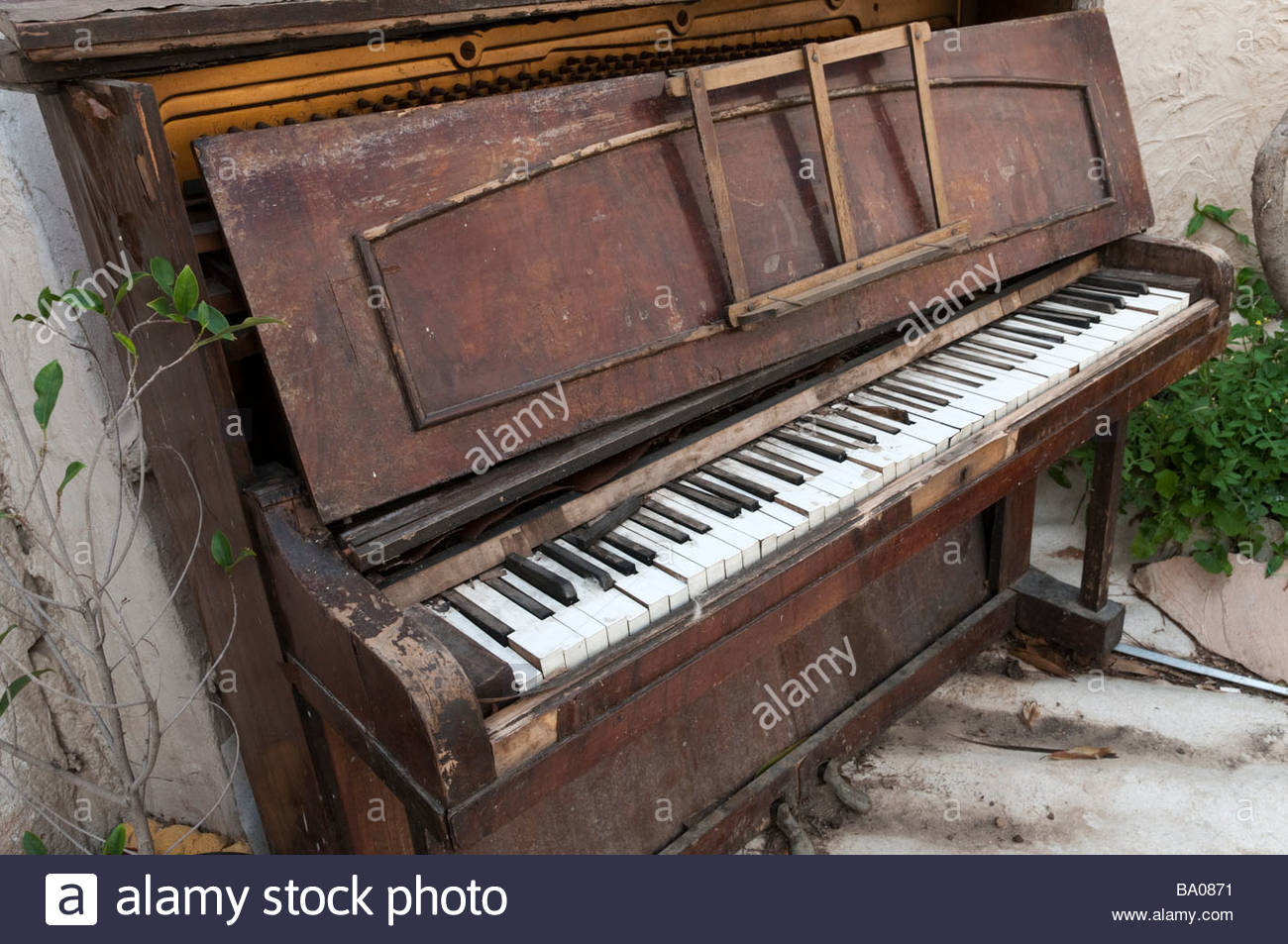 Broken old piano left out on the street Stock Photo 23363397 Alamy