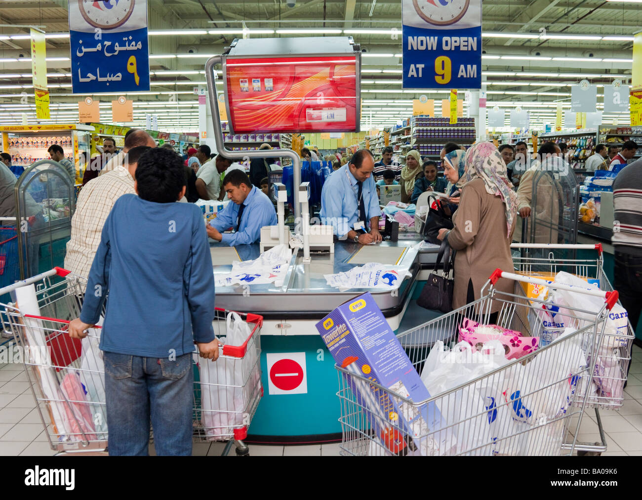 checkout counter, Carrefour supermarket, Ciy Center Mall, Cairo Stock