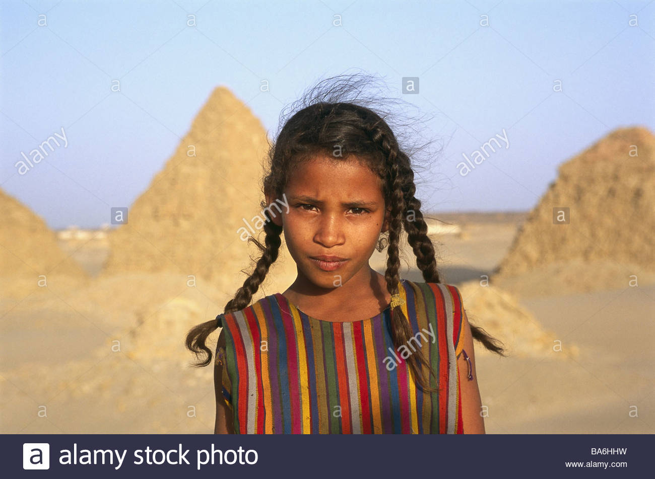 sudan-nuri-pyramids-girls-portrait-no-models-north-africa-people-sudanese-BA6HHW.jpg