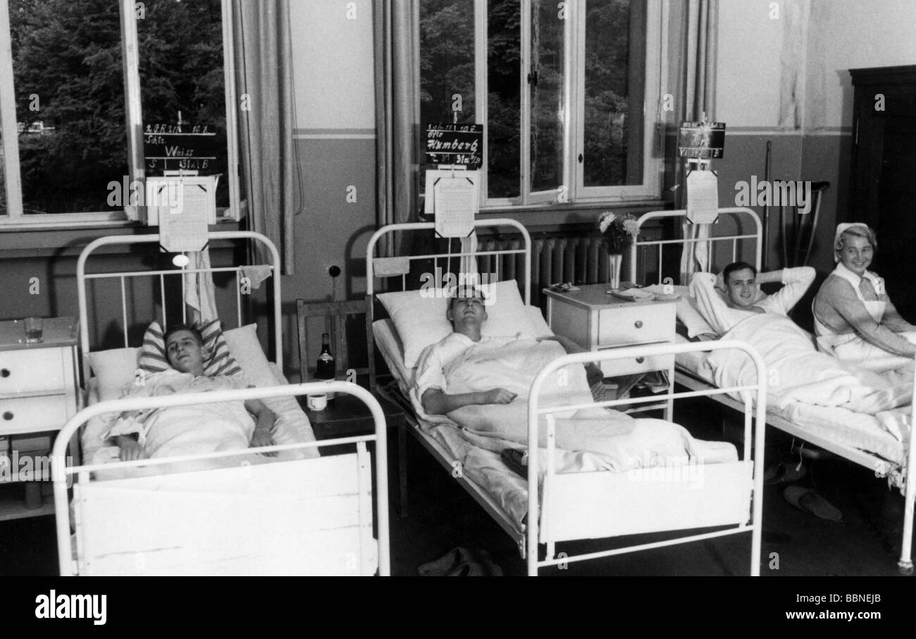 events, Second World War / WWII, medical service, German reserve Stock