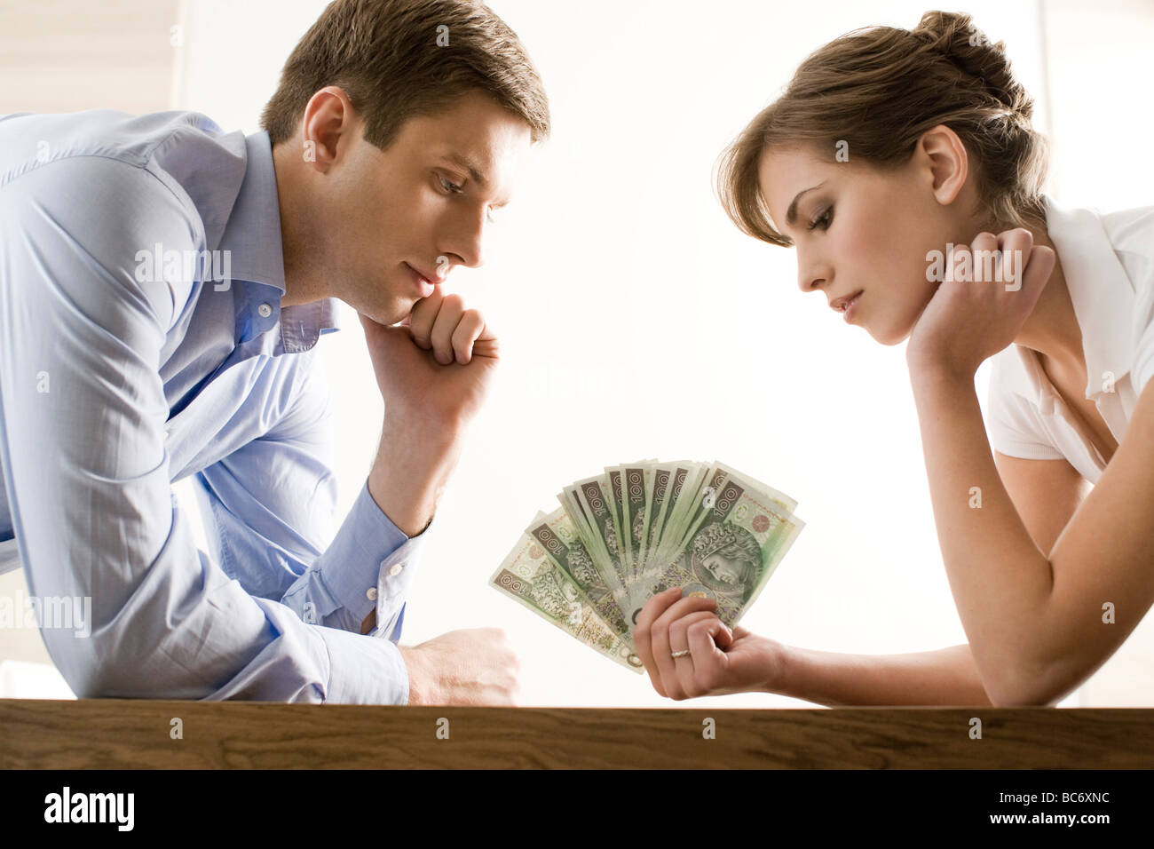 Бедный супруг вместе с женой за долги лижут жопу бизнесмену
