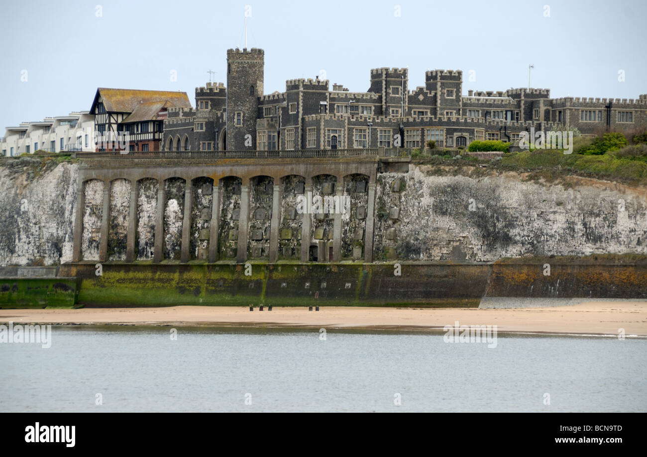 Kingsgate castle, built in 1760 sits on the well protected chalk Stock