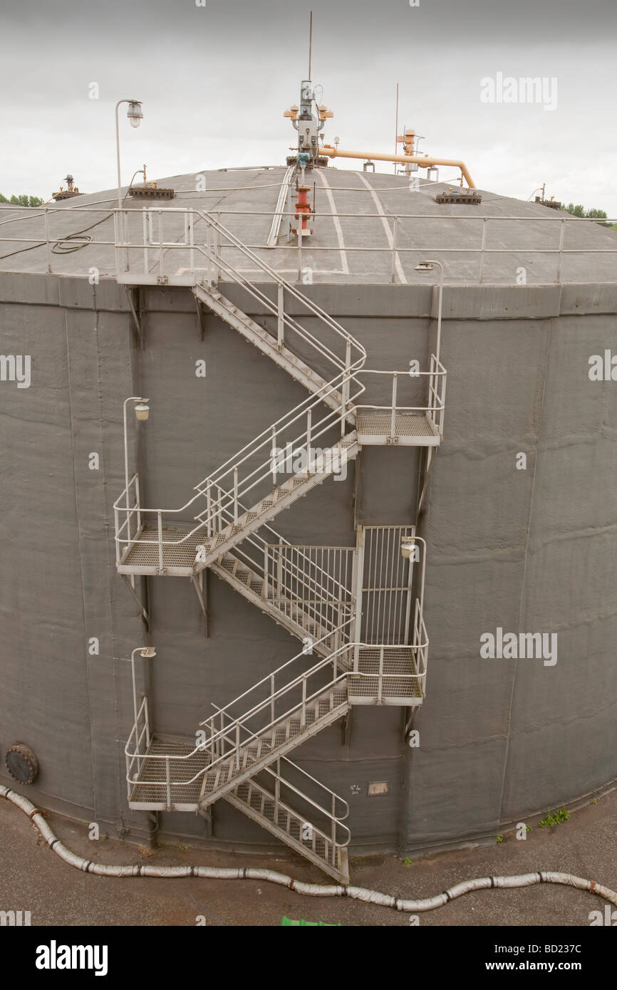 converting sewage sludge into bio solids to If the holy grail of medieval alchemists was turning lead into gold, how tons of biosolids—a dried derivative of sludge—are generated every. converting sewage sludge into bio solids to If the holy grail of medieval alchemists was turning lead into gold, how tons of biosolids—a dried derivative of sludge—are generated every.