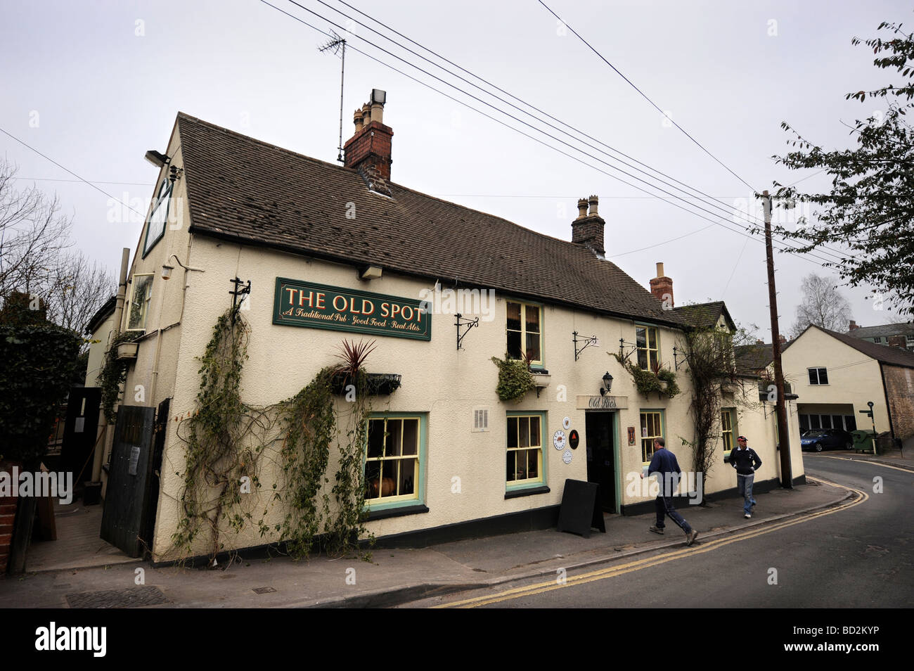 THE OLD SPOT INN A TRADITIONAL PUB IN DURSLEY GLOUCESTERSHIRE ENGLAND