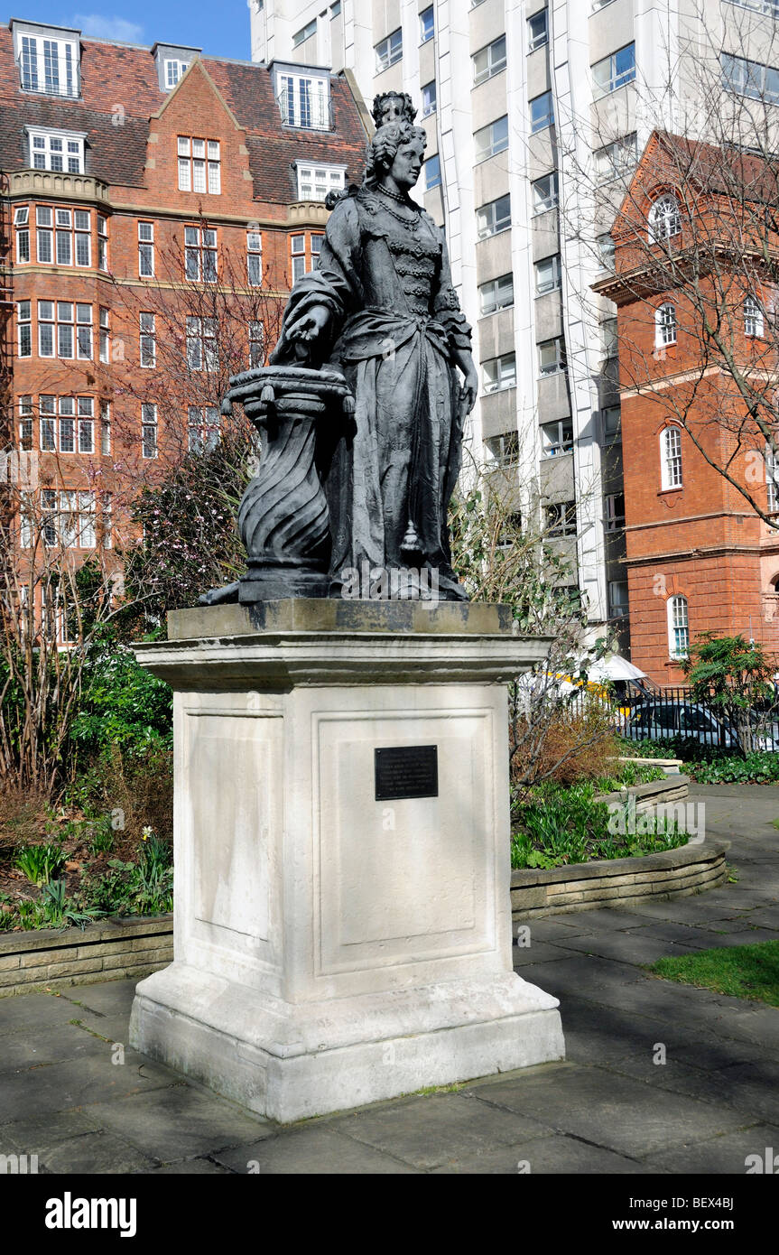 Statue of Queen Anne/Queen Charlotte in Queen Square Bloomsbury Stock