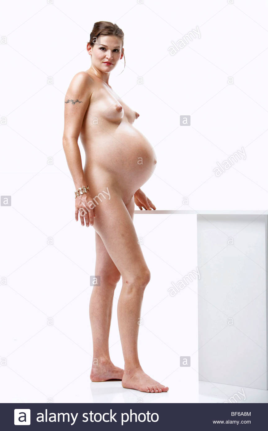 Nude Pregnant Woman 14