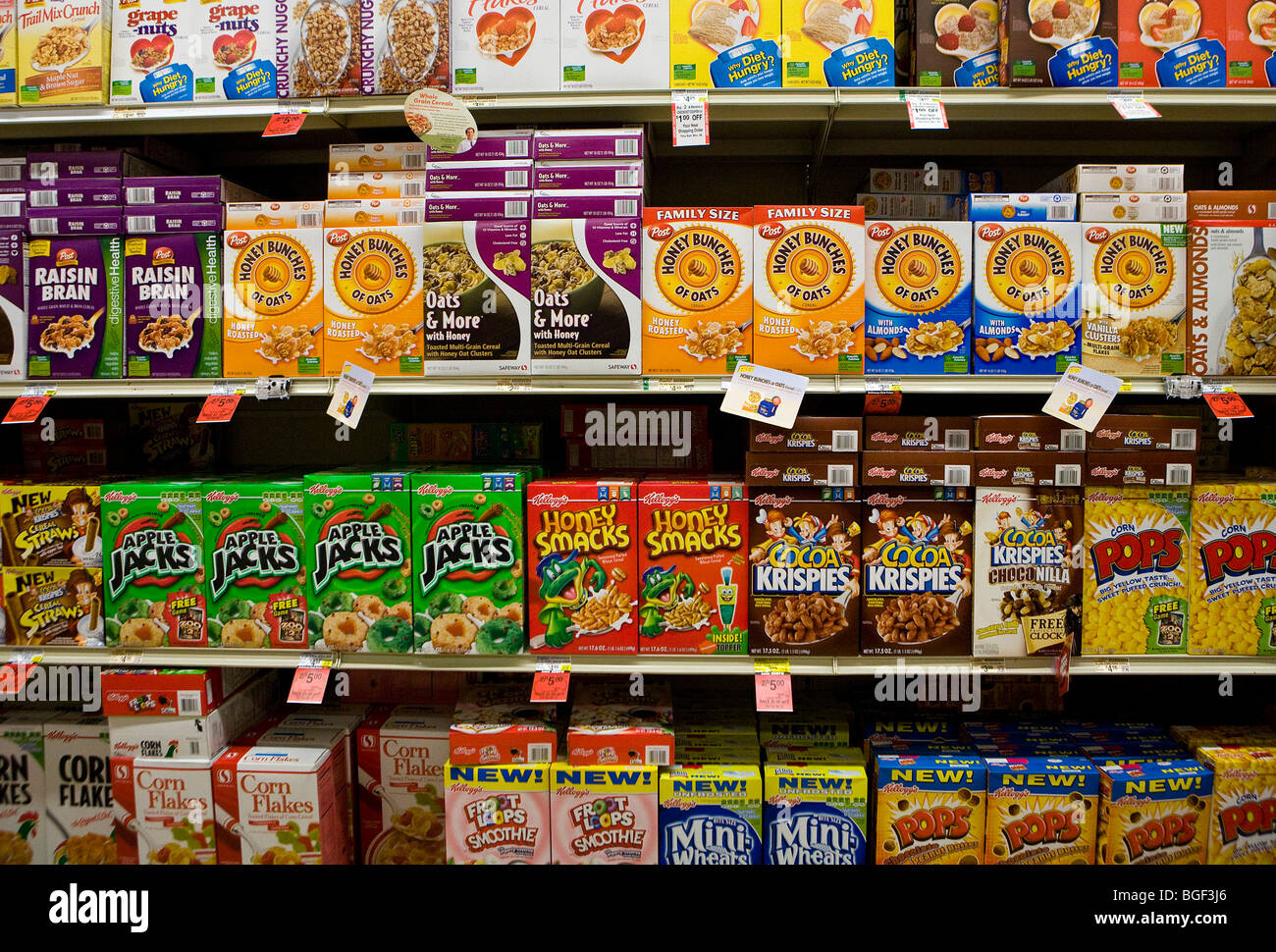 Breakfast cereal on display in a grocery store Stock Photo, Royalty