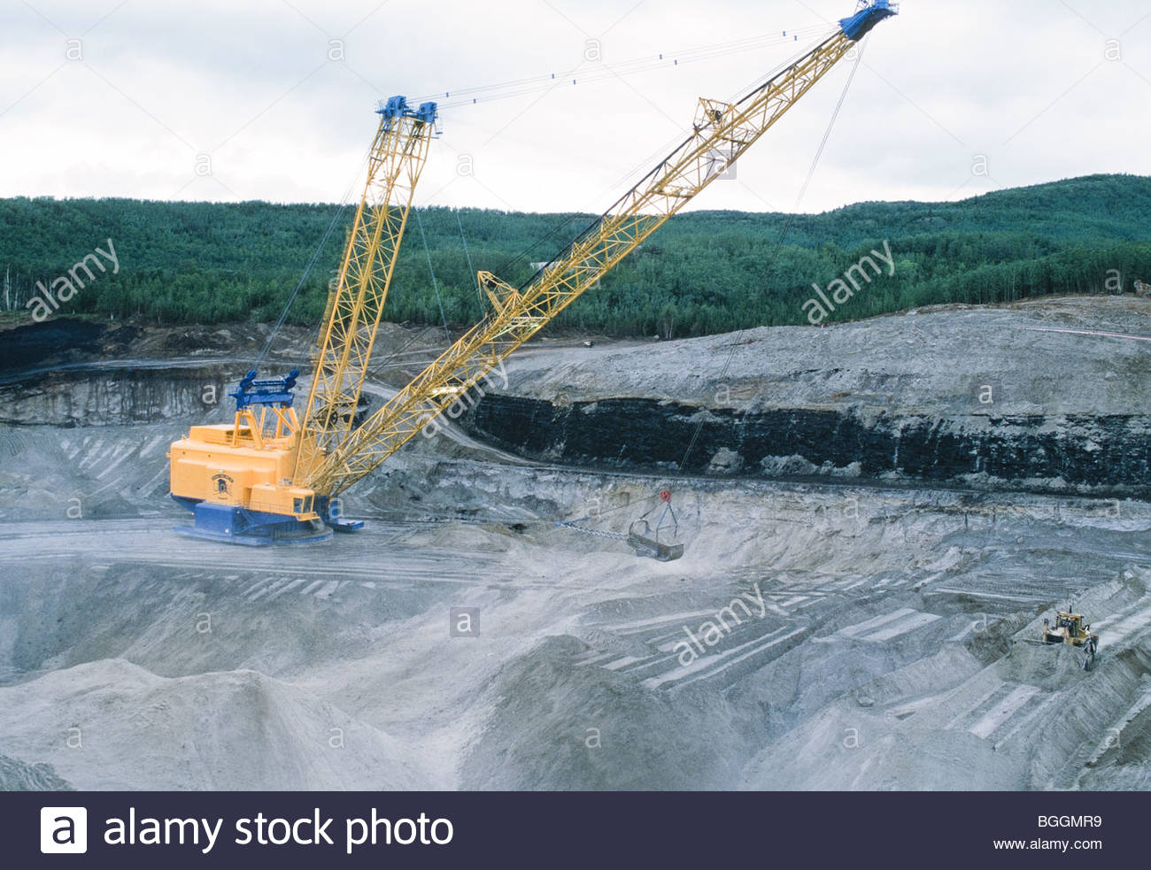 Alaska, Healy. Usibelli Coal Mine. Aceinthehole dragline Stock Photo