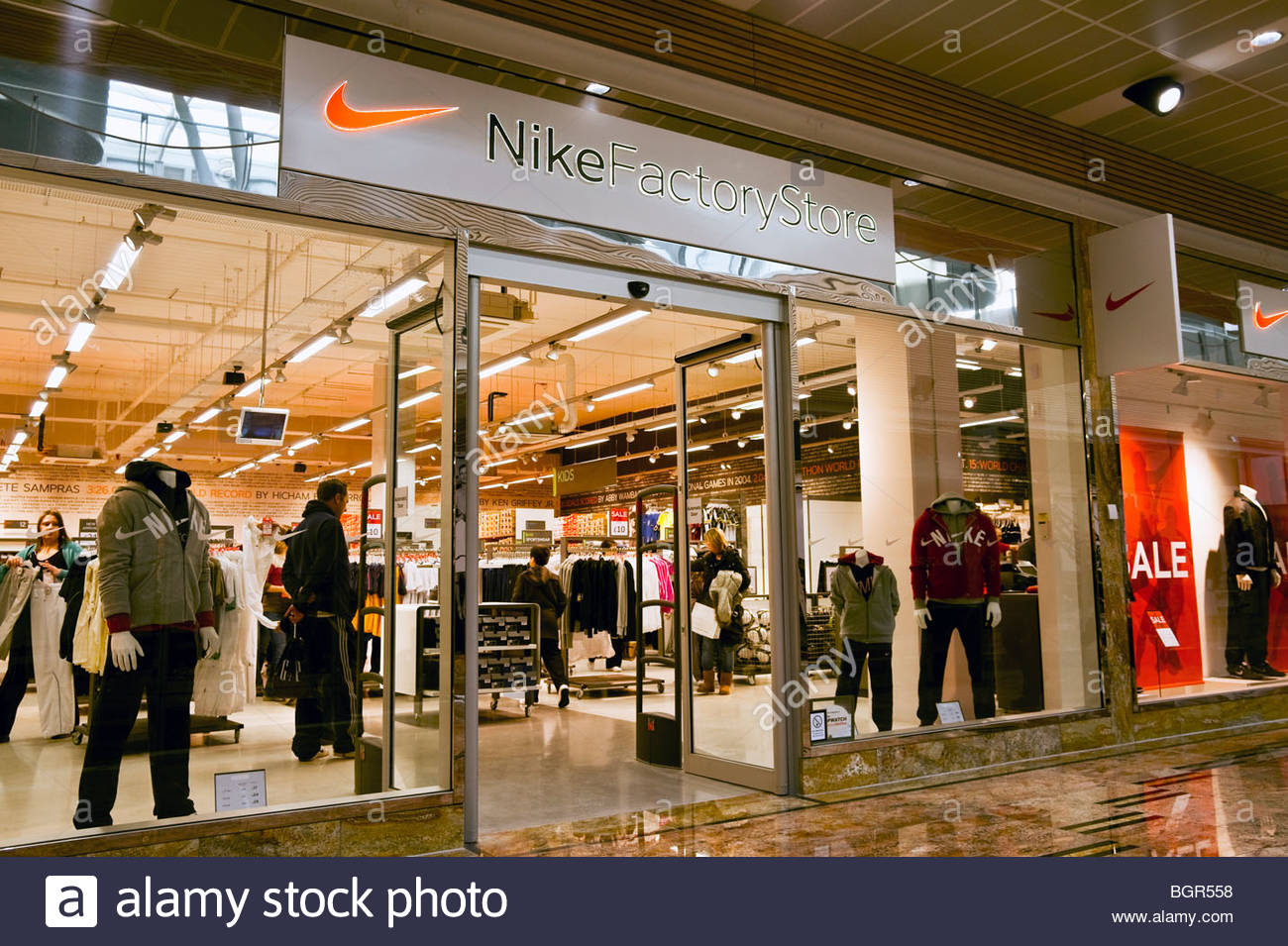 designer outlet nike