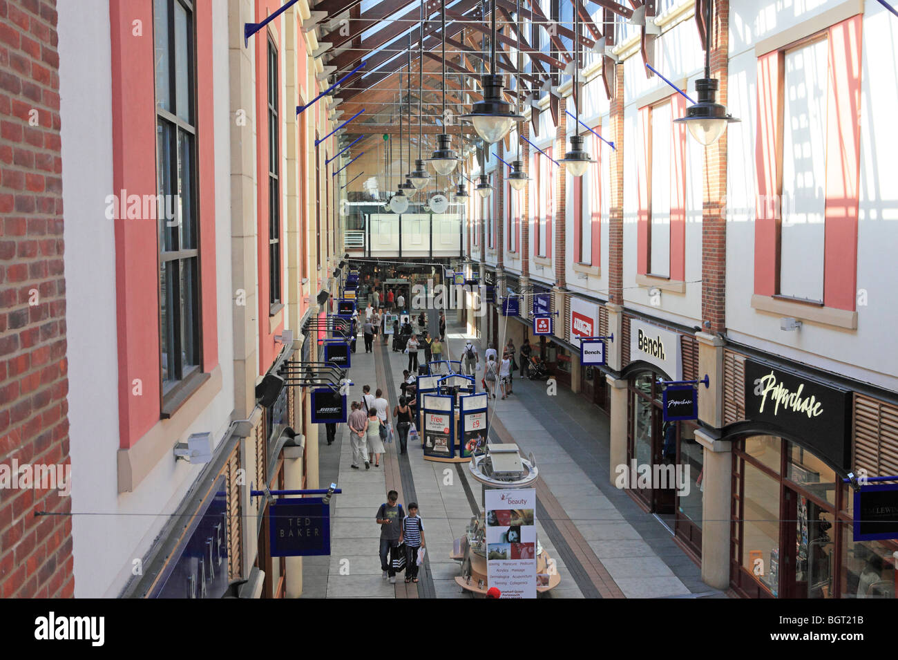 Portsmouth, Gunwharf Quays, Shopping Mall Stock Photo 27573319 Alamy