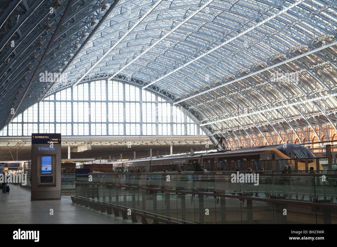 St Pancras train station London Eurostar roof architecture wrought Stock Photo, Royalty Free