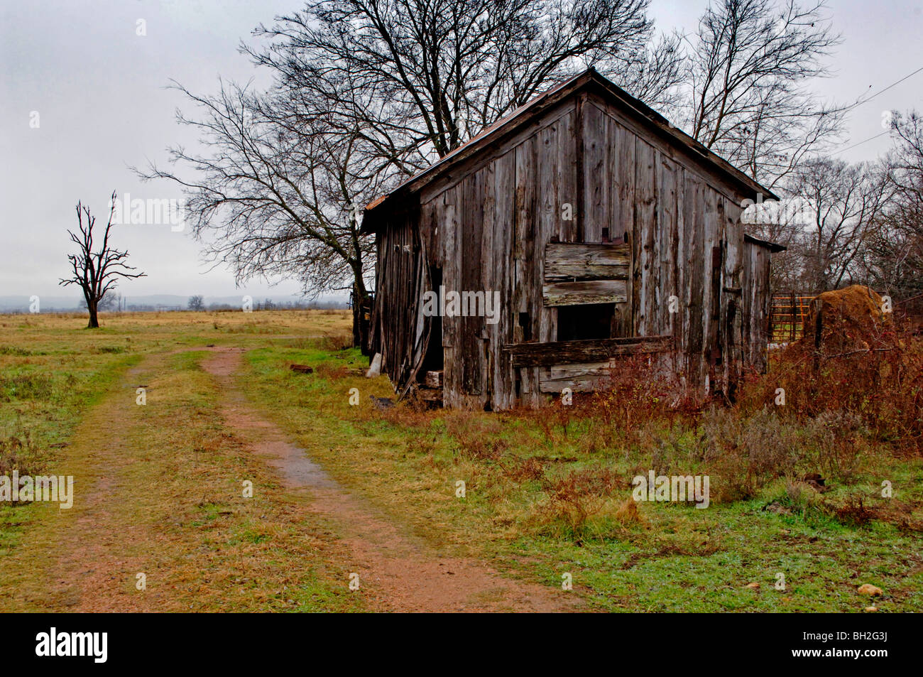 Rustic Barns rural american farm run down stock photos & rural american farm Rustic Barns rural american farm run down stock photos & rural american farm