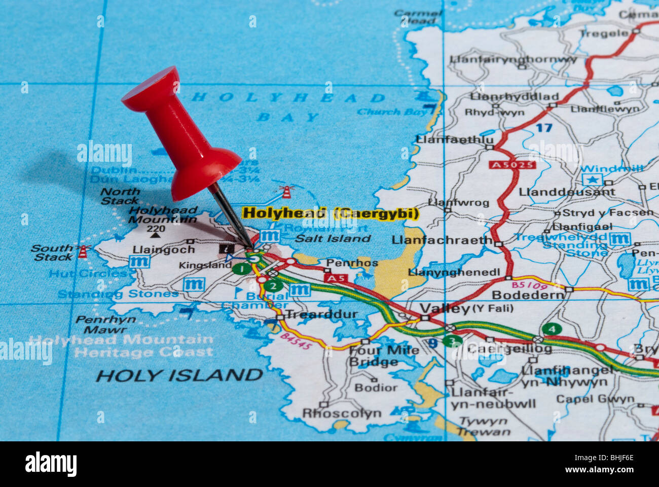 red-map-pin-in-road-map-pointing-to-city-of-holyhead-BHJF6E.jpg