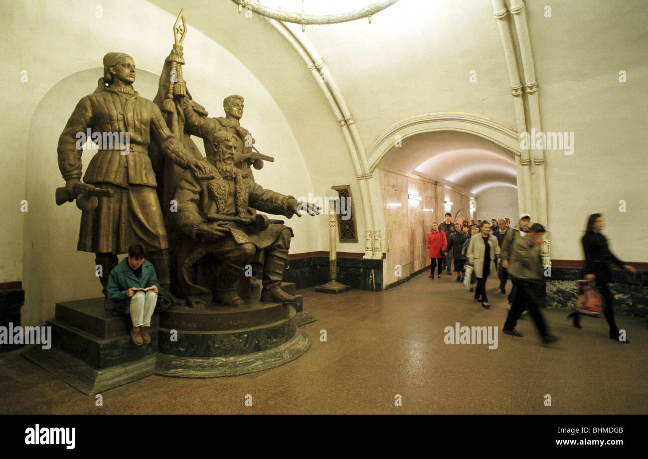 Komsomolskaja station of the Moscow Metro, Monument to the Stock Photo ...