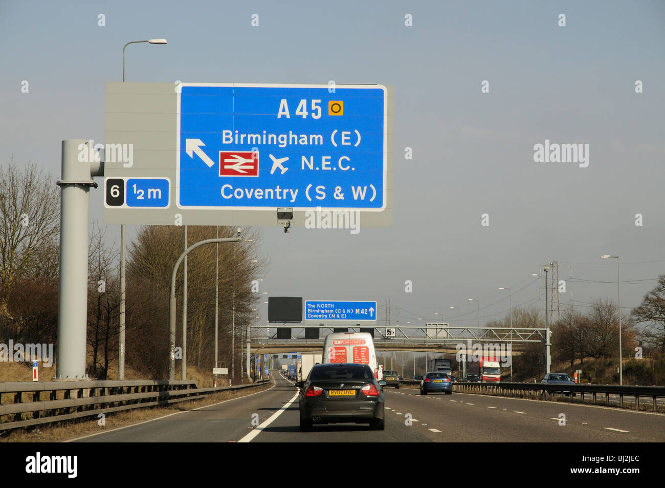Junction 6 M42 Motorway Traffic Exiting For Birmingham East the Stock junction-6-m42-motorway-traffic-exiting-for-birmingham-east-the-stock