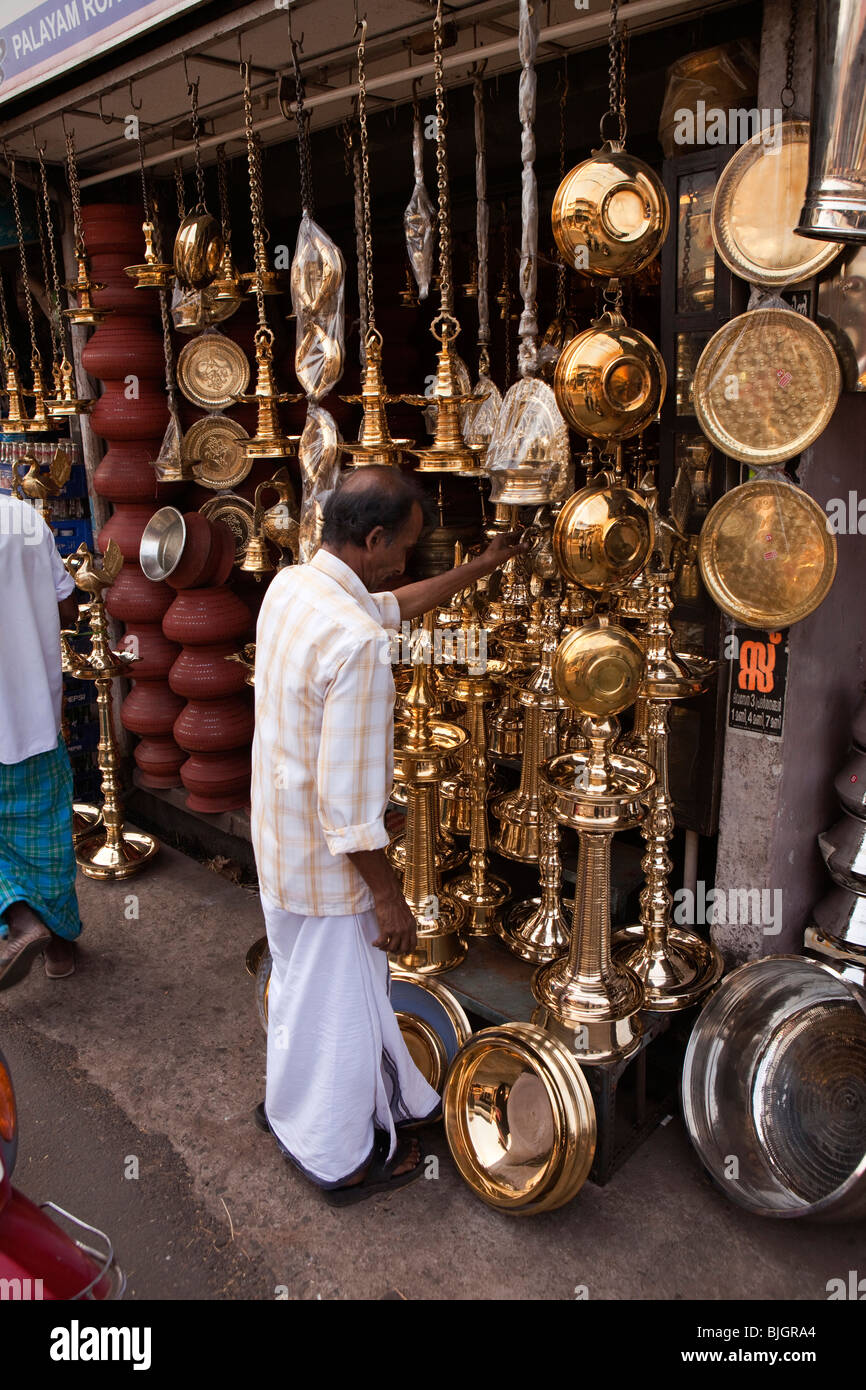 India, Kerala, Calicut, Kozhikode, Palayam Road, Copper Bazaar, man