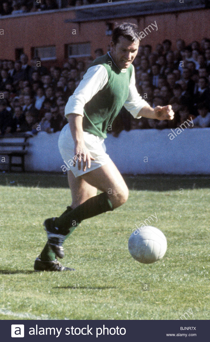 1968/1969 Hibs' Joe McBride in action Stock Photo, Royalty Free Image