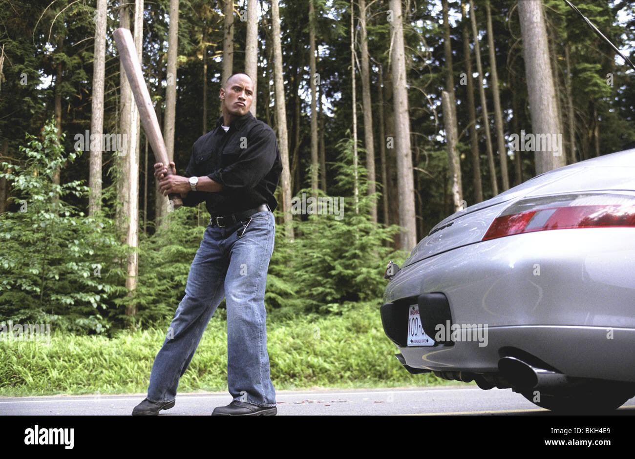 WALKING TALL (2004) DWAYNE JOHNSON (THE ROCK) WTLL 001-09 Stock Photo