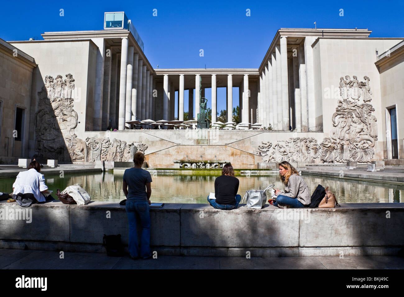 Musee d'art moderne de la ville de paris, city museum of modern ... Ville moderne