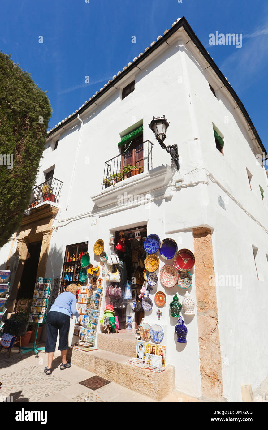 Ronda, Malaga Province, Spain. Typical souvenir shop Stockfoto