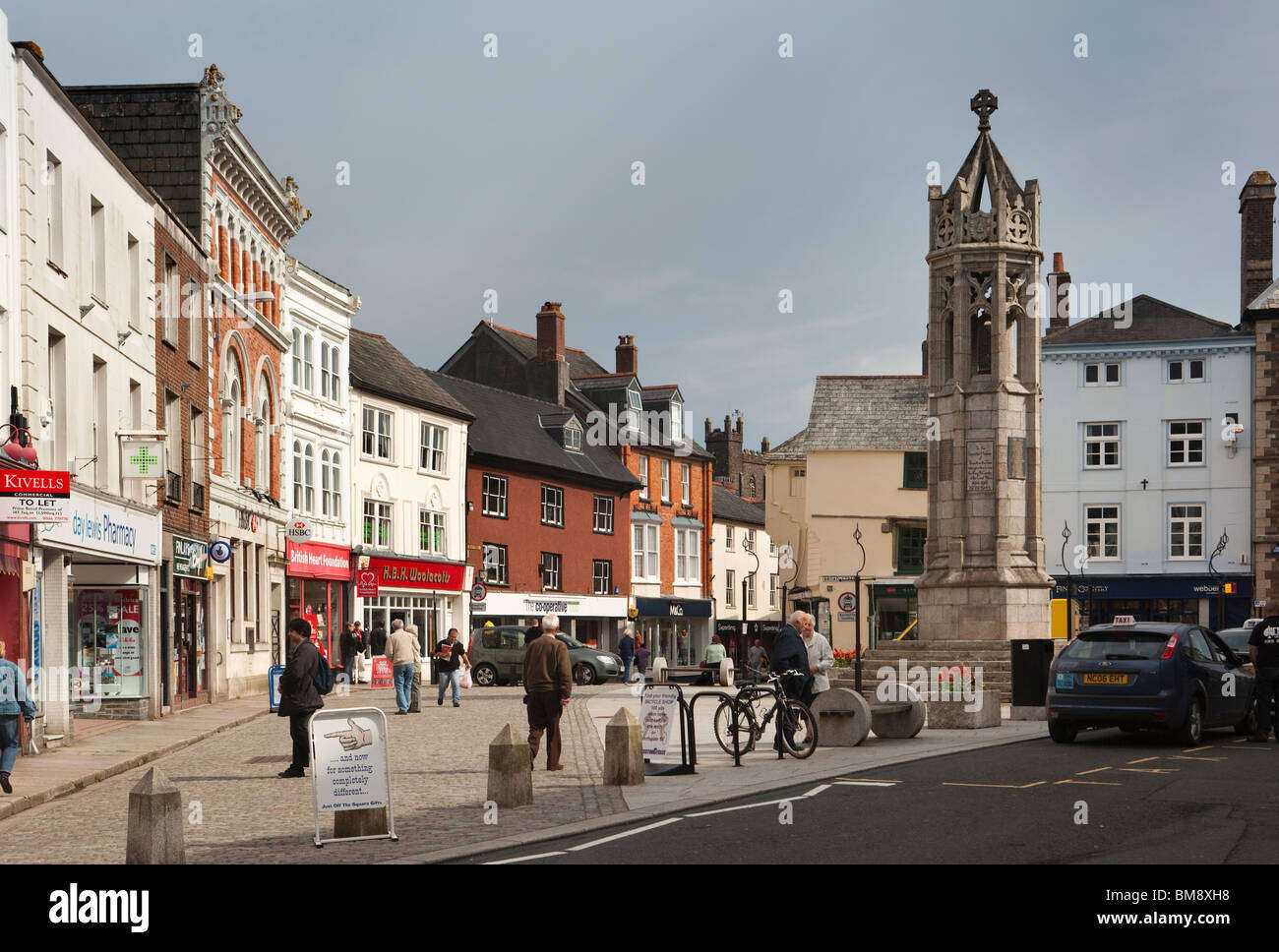 UK, Cornwall, Launceston, Market Square, shops opposite War Memorial