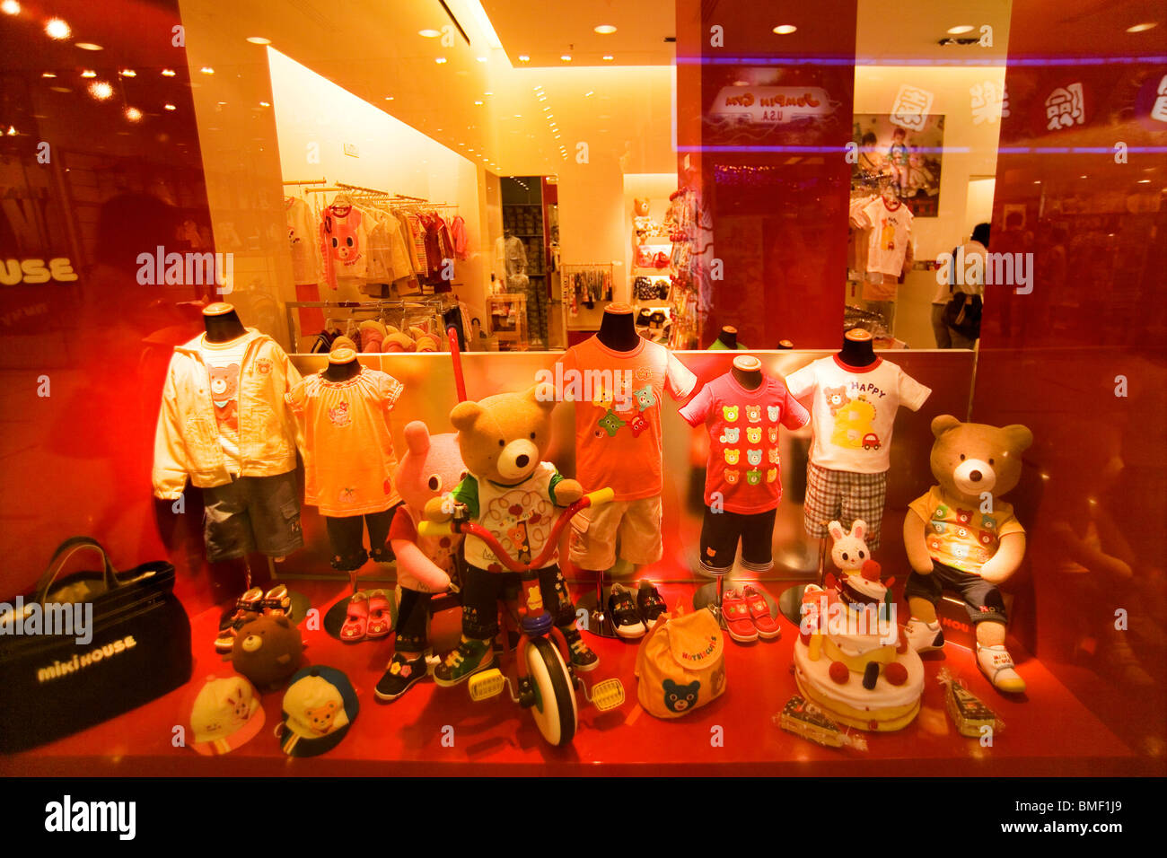 International Clothing Store Coming to the Natick Mall | Natick