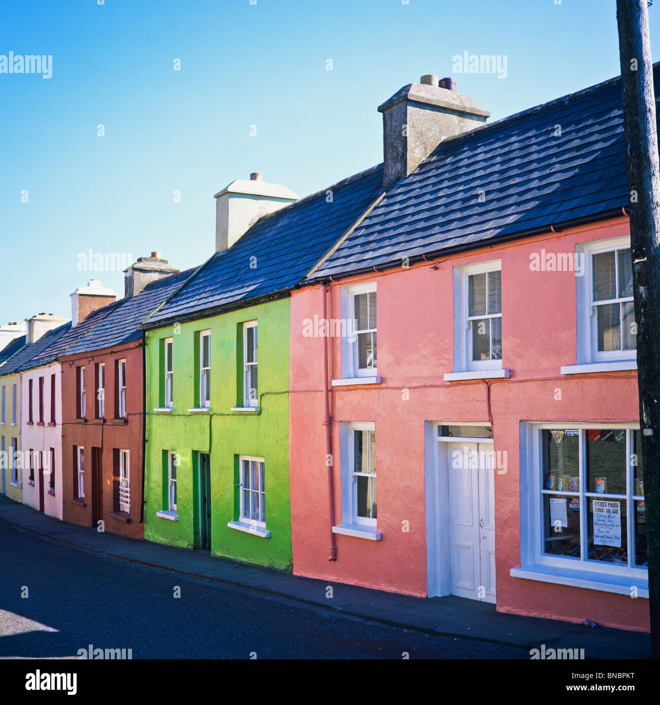 PAINTED HOUSES EYERIES BEARA PENINSULA COUNTY CORK IRELAND Stock Photo