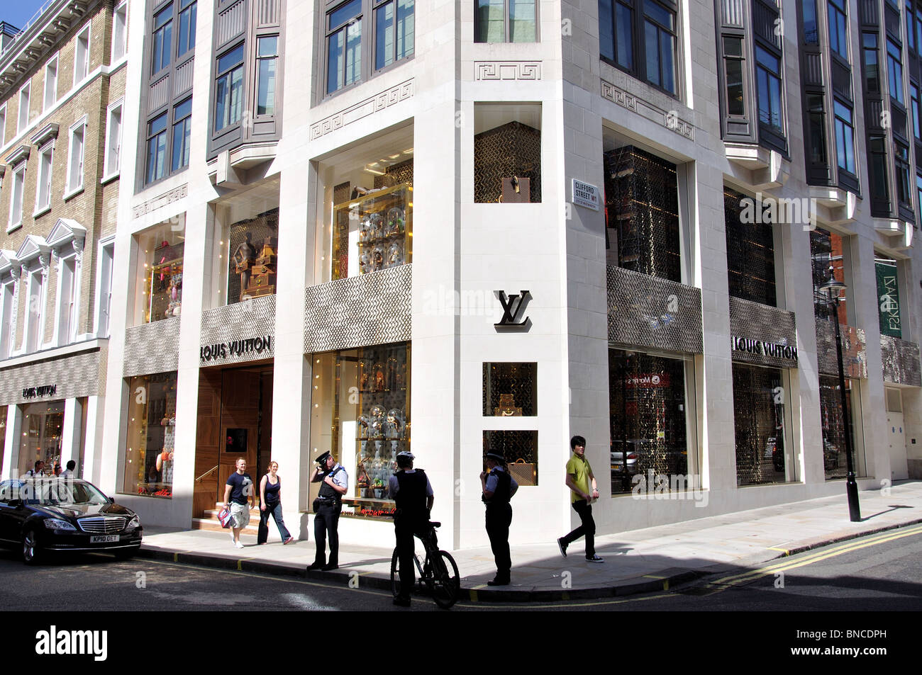 Louis Vuitton Store, New Bond Street, Mayfair, City of Westminster Stock Photo, Royalty Free ...