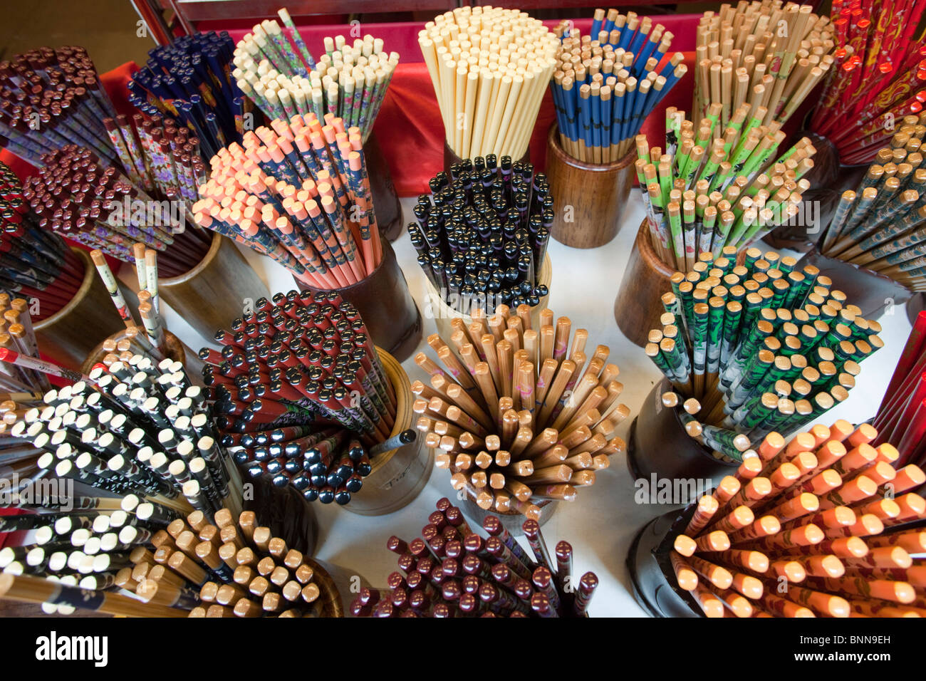 asia-singapore-chinatown-shop-shops-shopping-street-scene-souvenirs