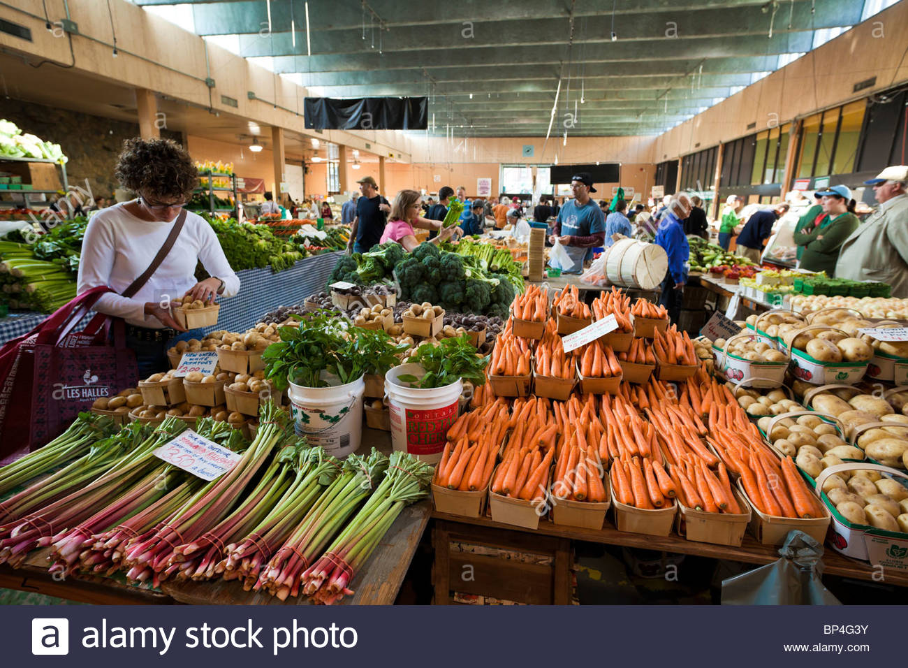 Farmers_market_in_the_Saint_Lawrence_Mar