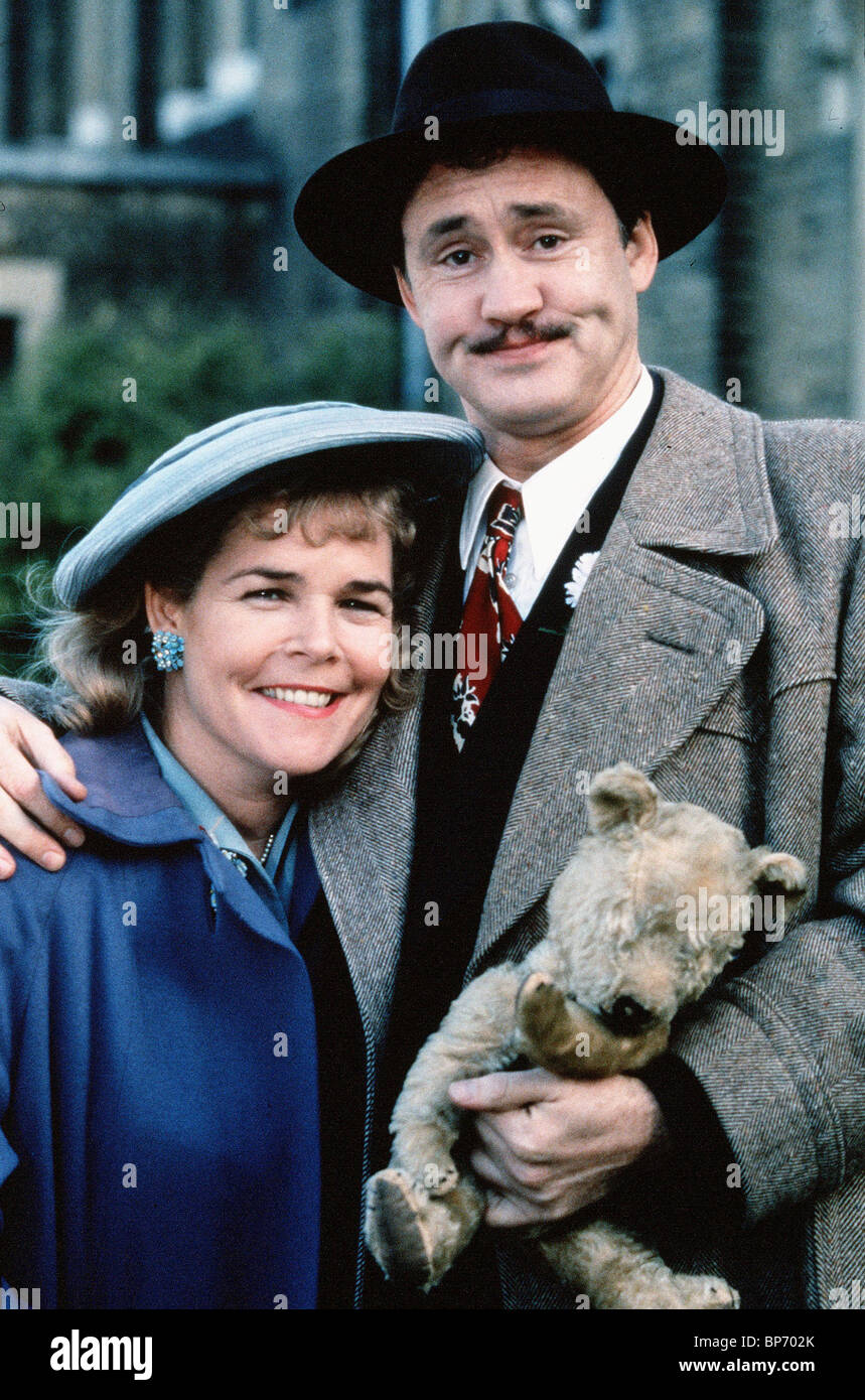 LINDA ROBSON & NIGEL PLANER SHINE ON HARVEY MOON (1982 Stock Photo