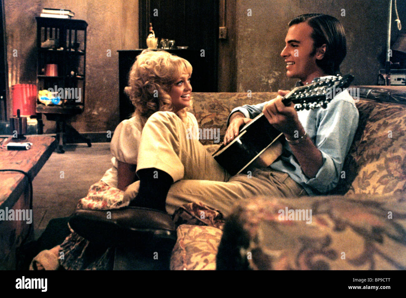 GOLDIE HAWN & EDWARD ALBERT BUTTERFLIES ARE FREE (1972 Stock Photo