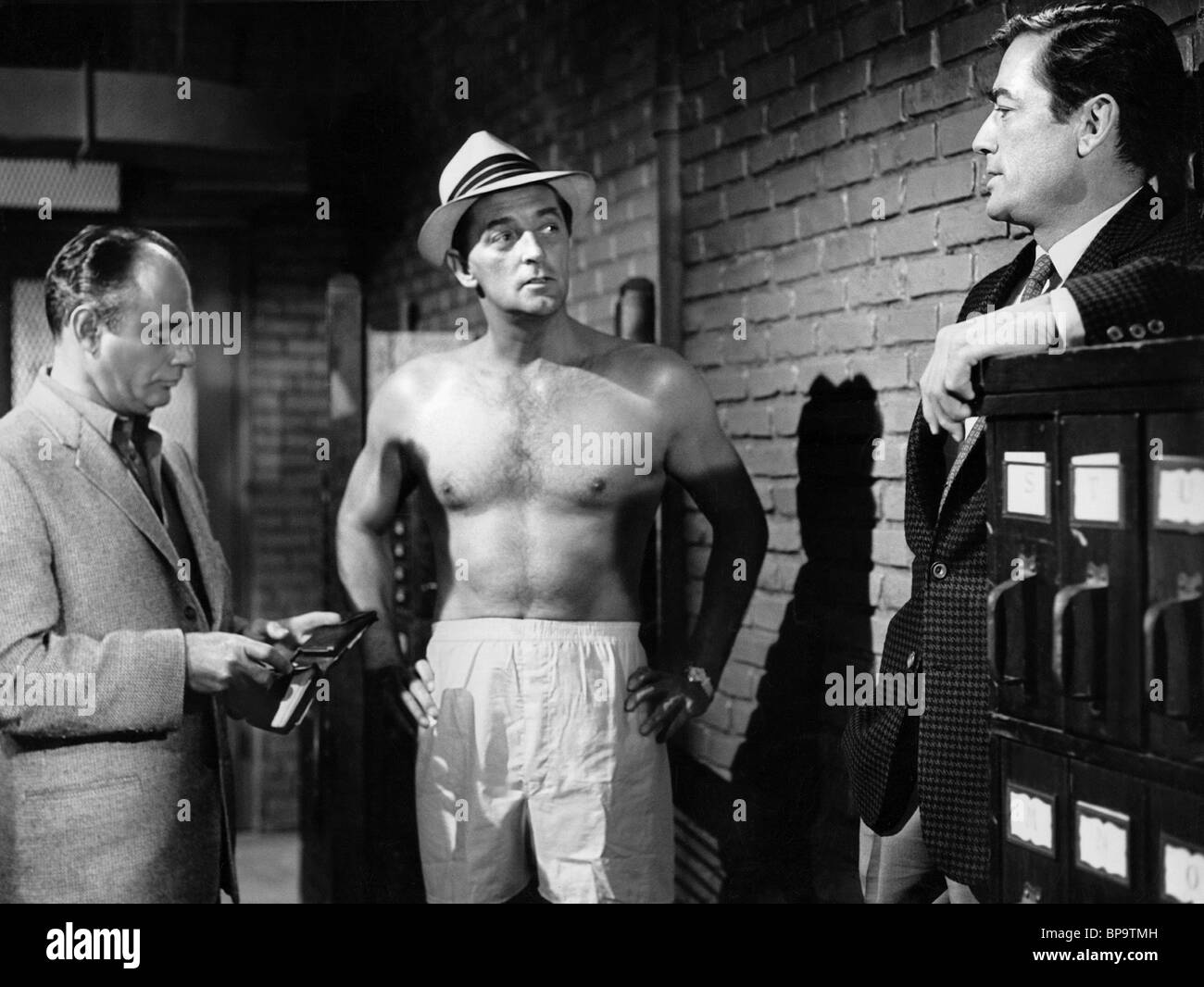 Mitchum agrees to a strip search before Martin Balsam and Gregory Peck. He's been lifting.