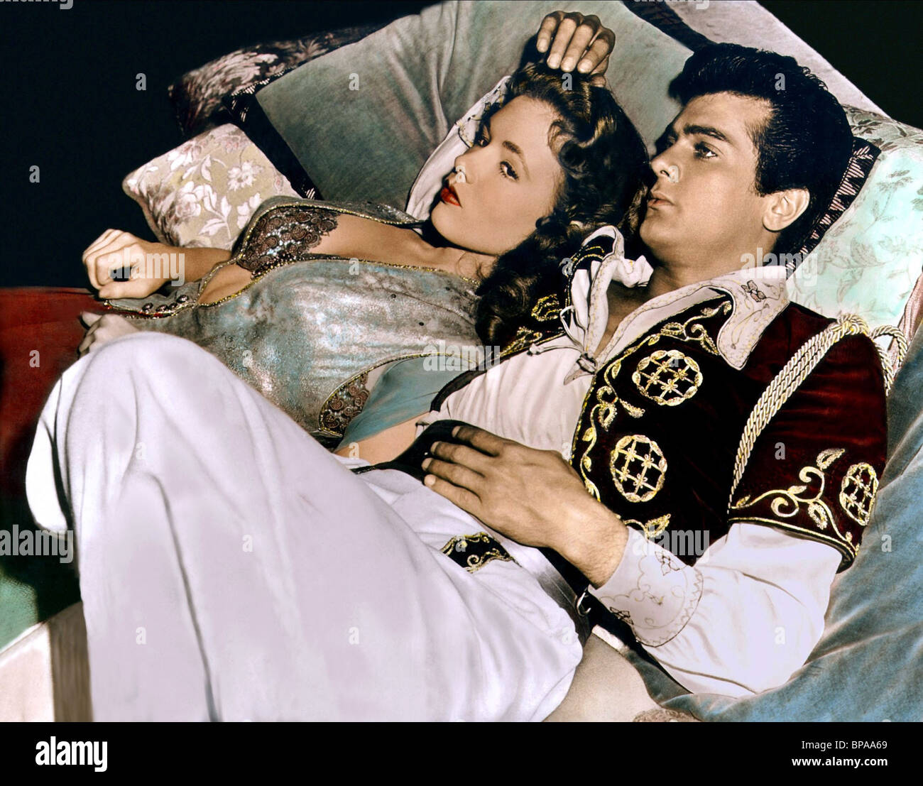 PIPER LAURIE & TONY CURTIS SON OF ALI BABA (1952 Stock Photo 30960337