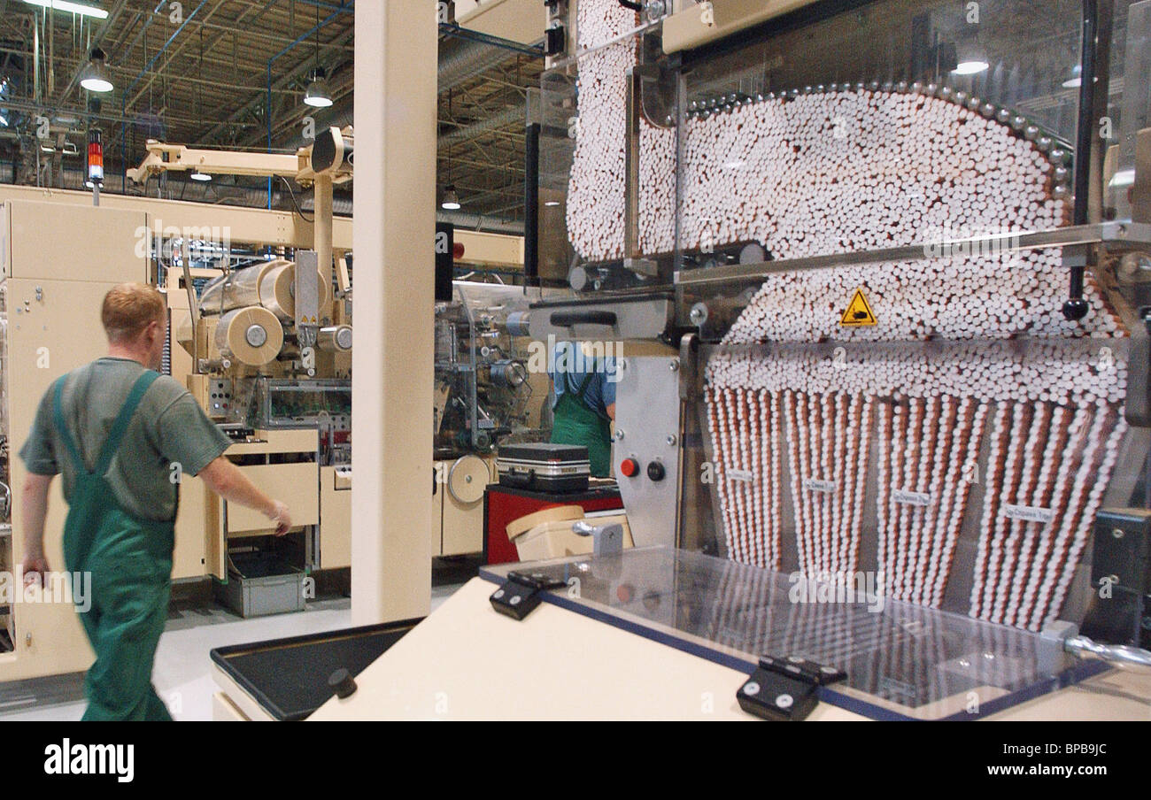 Cigarette production at the Petro tobacco factory Stock Photo, Royalty