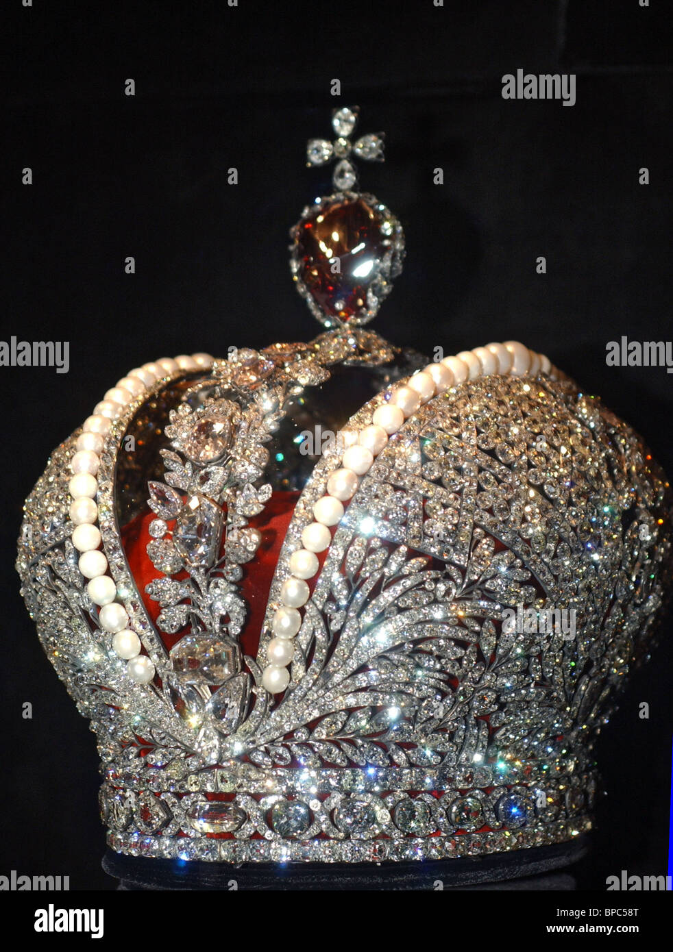 Diamond Treasury exhibition in Moscow Kremlin Stock Photo, Royalty Free ...