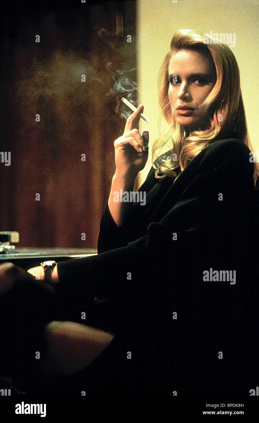 KELLY LYNCH DESPERATE HOURS (1990 Stock