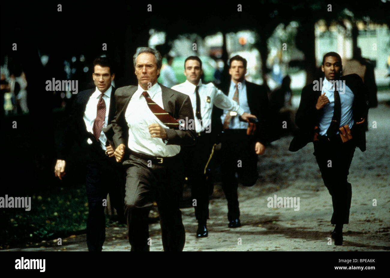 in the line of fire In the line of fire - 1993 secret service agent frank horrigan couldn't save kennedy, but he's determined not to let a clever assassin take out this president. in the line of fire In the line of fire - 1993 secret service agent frank horrigan couldn't save kennedy, but he's determined not to let a clever assassin take out this president.