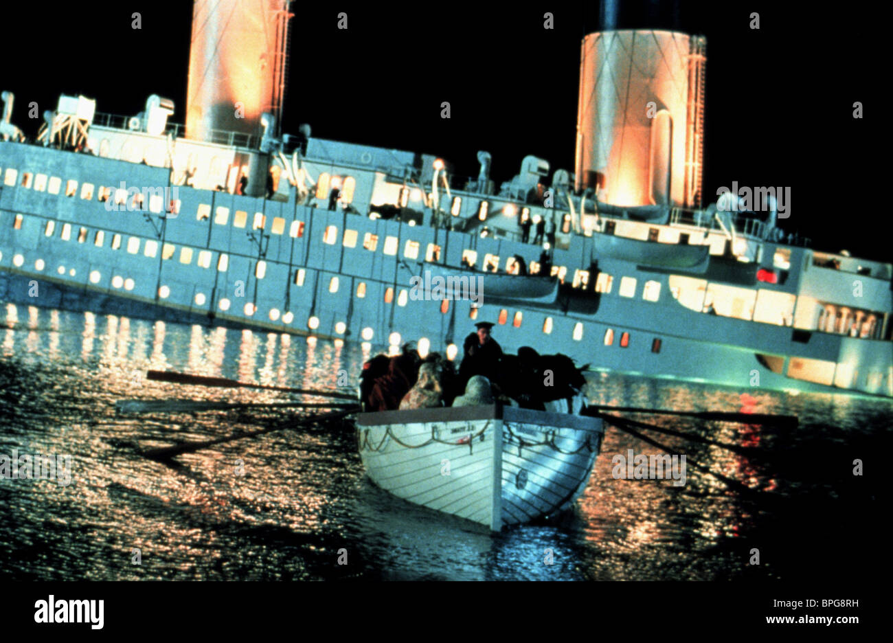 LIFEBOAT SCENE TITANIC (1997 Stock Photo, Royalty Free Image 31090965